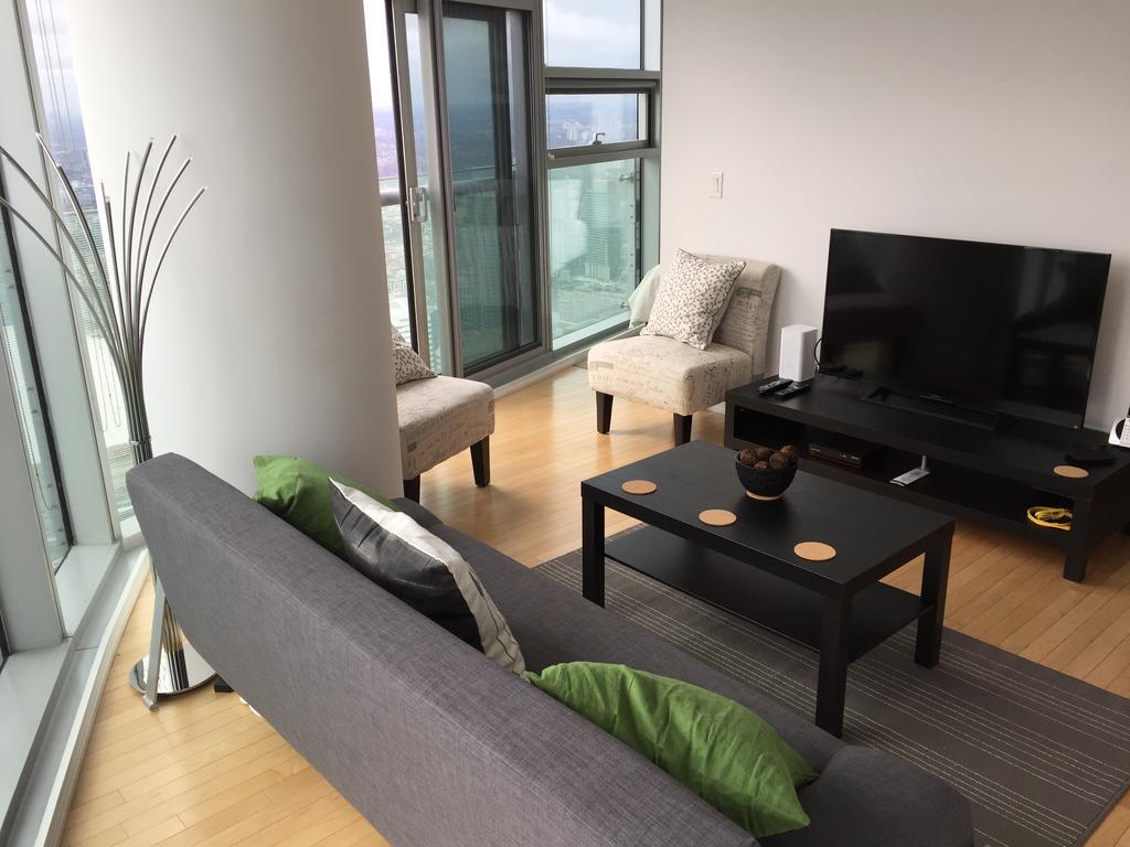 Ihost Suites Ice Condo Toronto Exterior foto